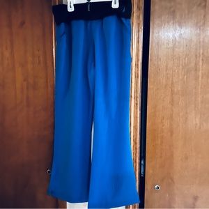 Wonder wink yoga style scrub pants